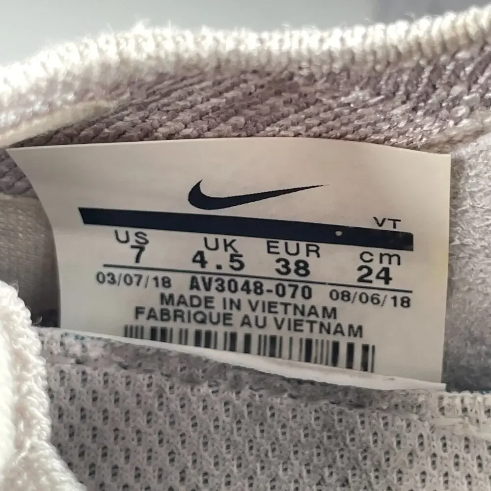 Nike some wear smoke